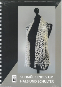 Schmückendes um Hals und Schulter